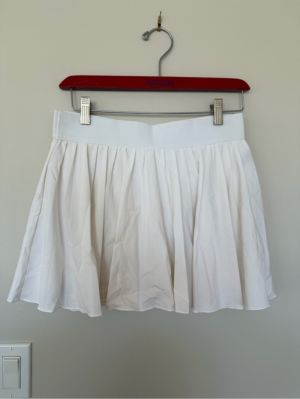 Aritzia TNA Women’s White Pleated Mini Tennis Skirt